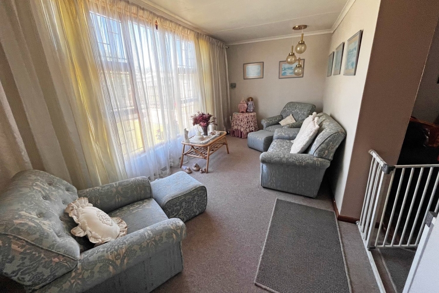 6 Bedroom Property for Sale in Hartenbos Central Western Cape